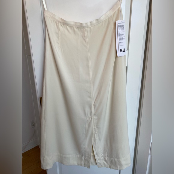 Uniqlo satin midi skirt NWT - Picture 9 of 12